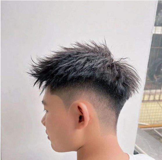 男生适合什么发型好看又帅气