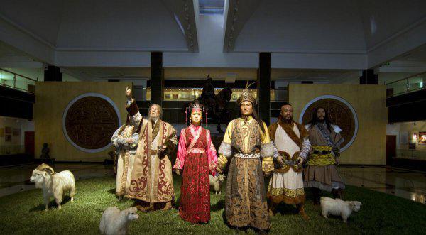 表里山河一词出自什么