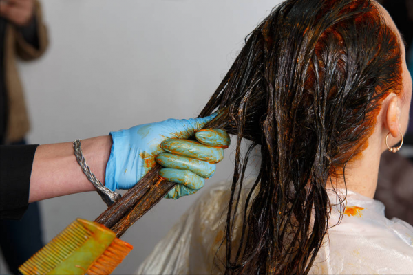 头发染黑后多久可以染其他颜色