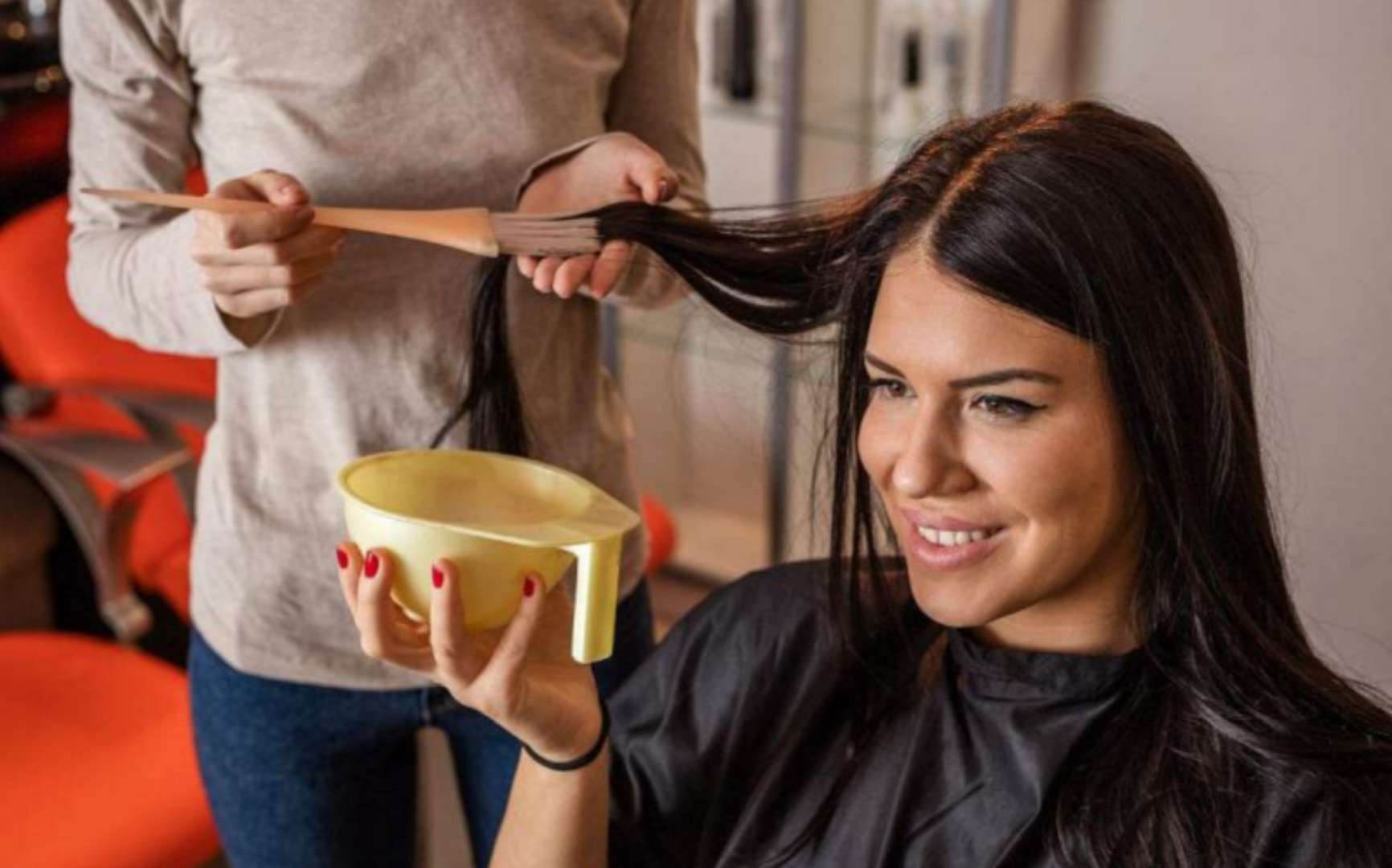 头发染黑后多久可以染其他颜色