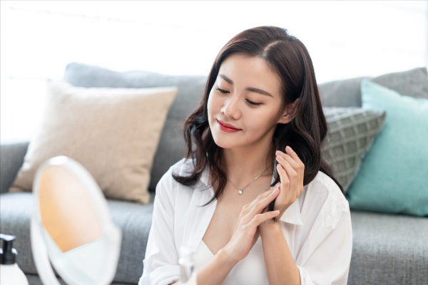 头发染黑后多久可以染其他颜色