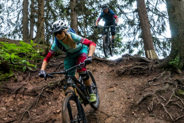 公路自行车和山地自行车哪个好