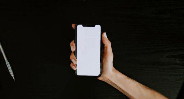 手机屏幕变黑白了怎么还原彩色