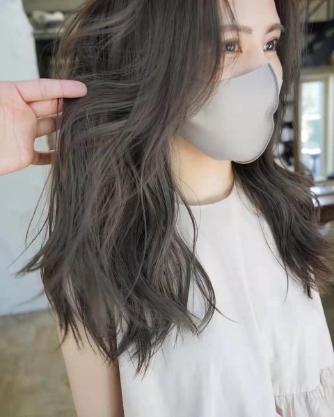 皮肤黑适合染什么颜色的头发