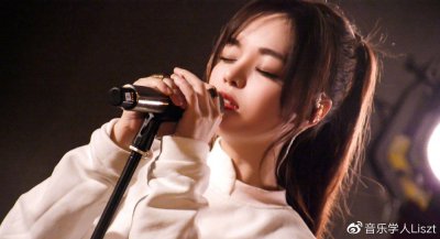 黄霄云个人资料个人 内地流行乐女歌手黄霄云生日年龄