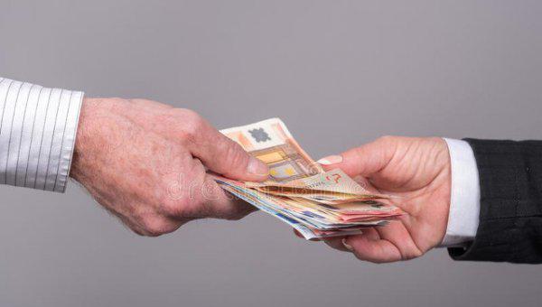 经常开口借钱人的人品