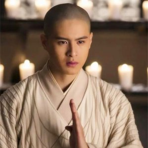 鸠摩罗什一生简介 三藏法师第一人鸠摩罗什的生平主要事迹