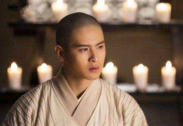 鸠摩罗什一生简介