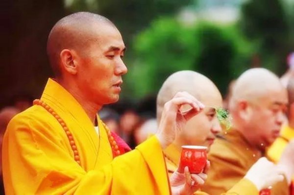 鸠摩罗什一生简介