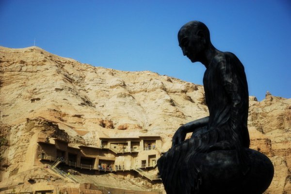 鸠摩罗什一生简介