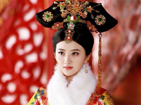 皇帝的姐姐和皇后谁大