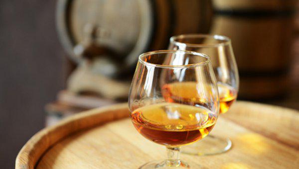 洋酒的干邑白兰地和威士忌区别