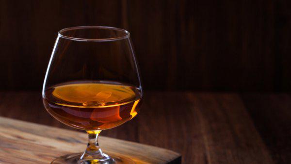 洋酒的干邑白兰地和威士忌区别