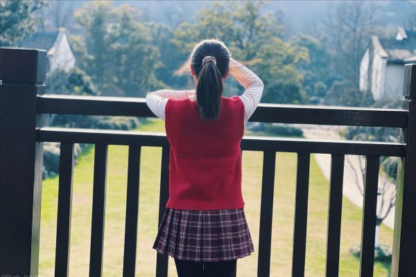 扫墓可以穿红衣服吗