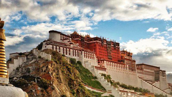 布达拉宫的历史背景简介