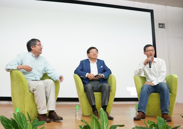 中国合伙人原型是谁