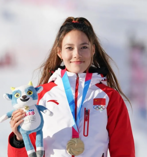中国滑雪运动员谷爱凌简介