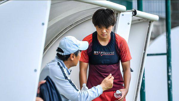 王霜为什么不在巴黎踢球了