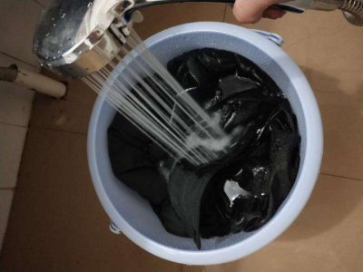 如何使陈旧的衣服恢复鲜亮 旧衣服怎样恢复正常鲜艳颜色