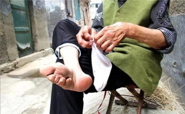 中国古代为什么要裹小脚