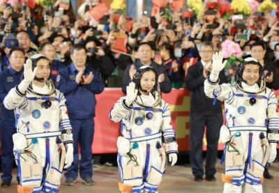 王亚平的工资多少 航天员王亚平享受什么薪资待遇