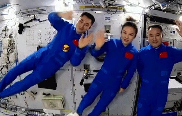 王亚平的工资多少