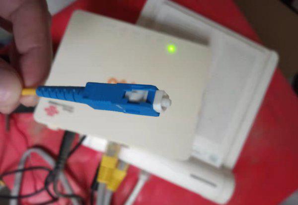 路由器上的los红灯闪是什么意思