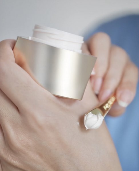 乳液和霜二选一还是都要用