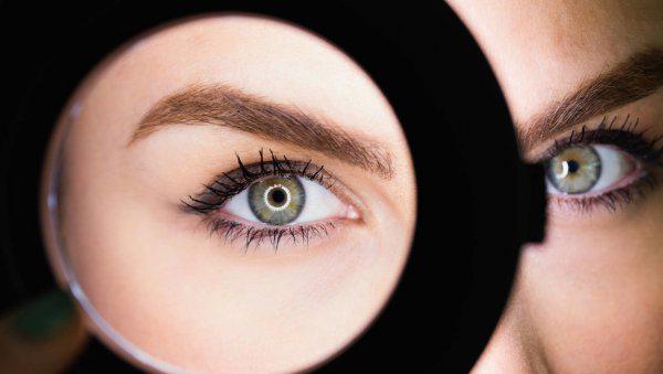 人死后眼睛闭不上是什么原因