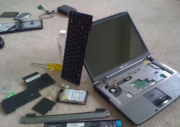 电脑进水了开不了机怎么办