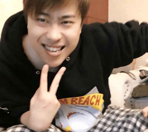 卢本伟是谁干了什么