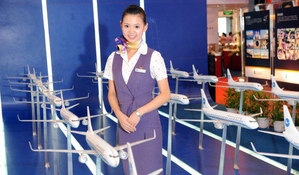 高铁乘务员一个月大概多少钱