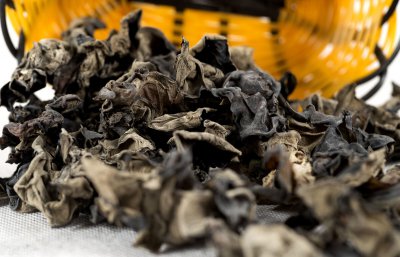 木耳泡好了控水第二天能吃吗 木耳泡了第二天可不可以吃