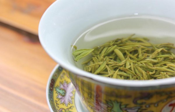 隔夜茶水可以浇花不