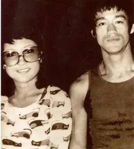 向华强为什么害李小龙 向华强跟李小龙有什么仇恨