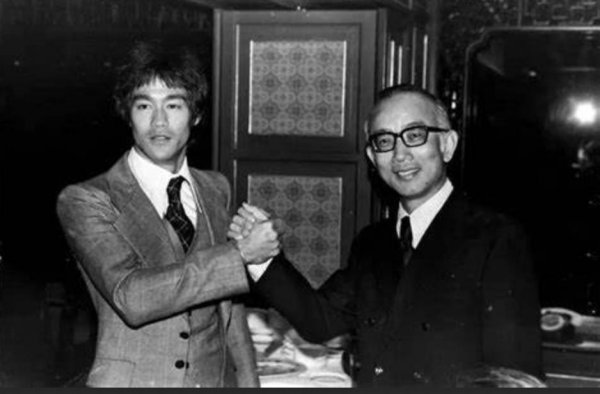 向华强为什么害李小龙