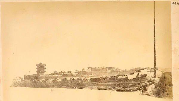 江南三大名楼之一的黄鹤楼位于哪里