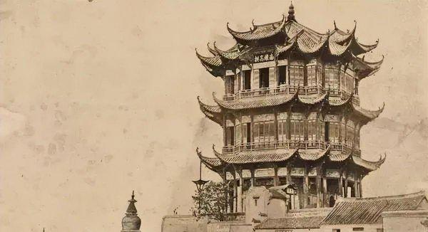 江南三大名楼之一的黄鹤楼位于哪里