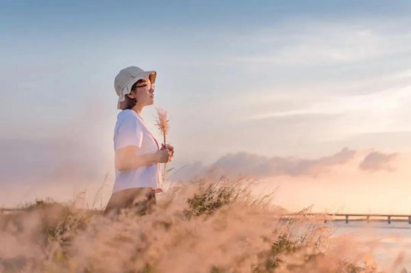 吻手背的男人心理