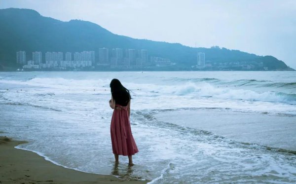 吻手背的男人心理