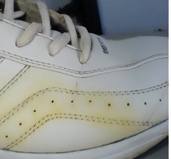 白鞋怎么晒干才不会变黄