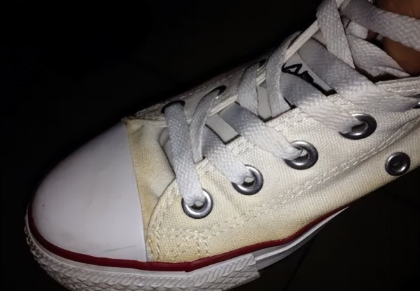 白鞋怎么晒干才不会变黄