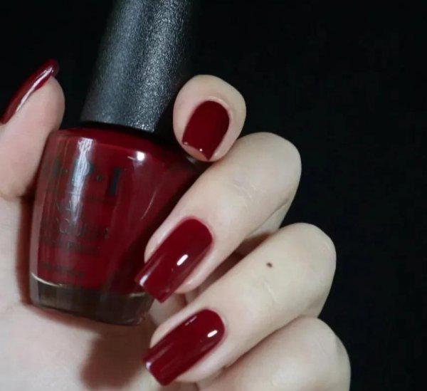 手黑适合什么颜色的美甲显白