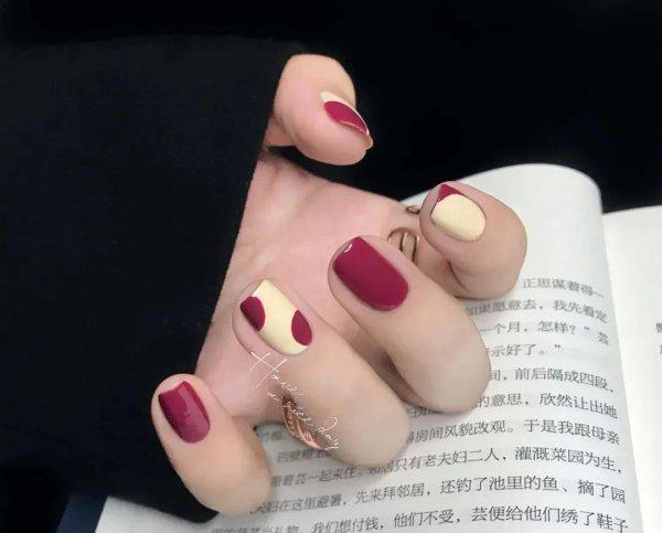 手黑适合什么颜色的美甲显白