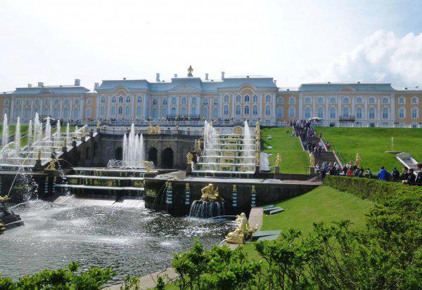 圣彼得堡是哪个国家的城市