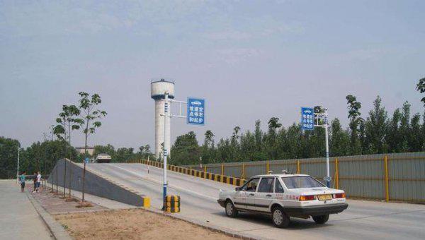 科二半坡起步30公分技巧