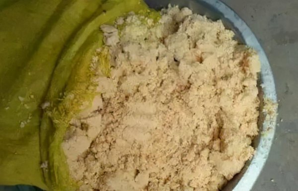 自制打窝料野钓鲫鱼