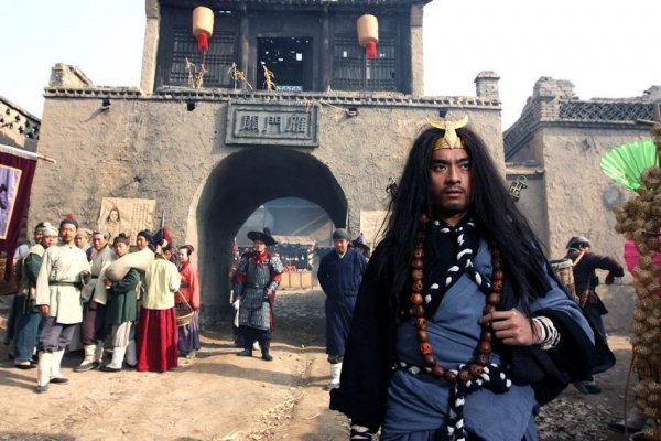 血溅鸳鸯楼的主人公是谁