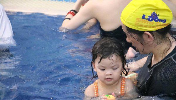 韩安冉整容前后对比照片