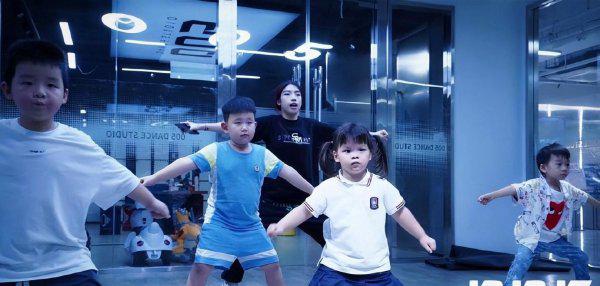 韩安冉整容前后对比照片